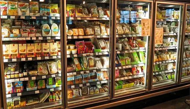 Sector de alimentos congelados en una tienda.