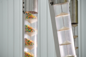 A tubular drag conveyor with cereal